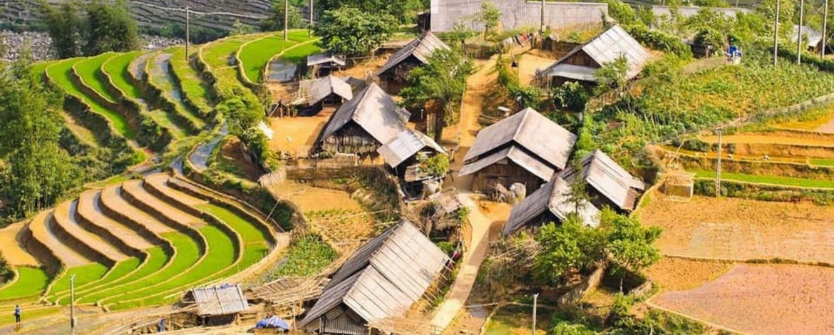 Trekking to Ta Vang village