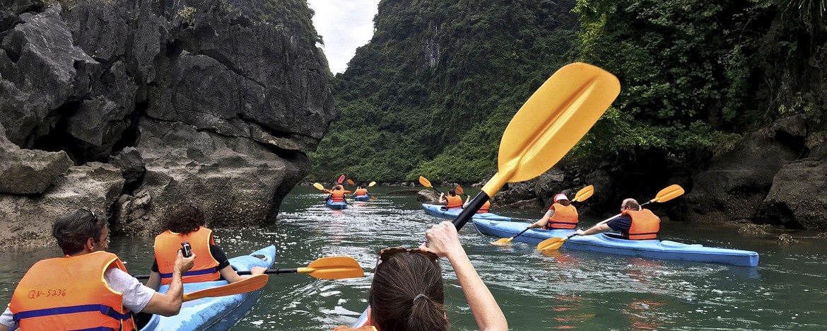 kayaking-halong-bay